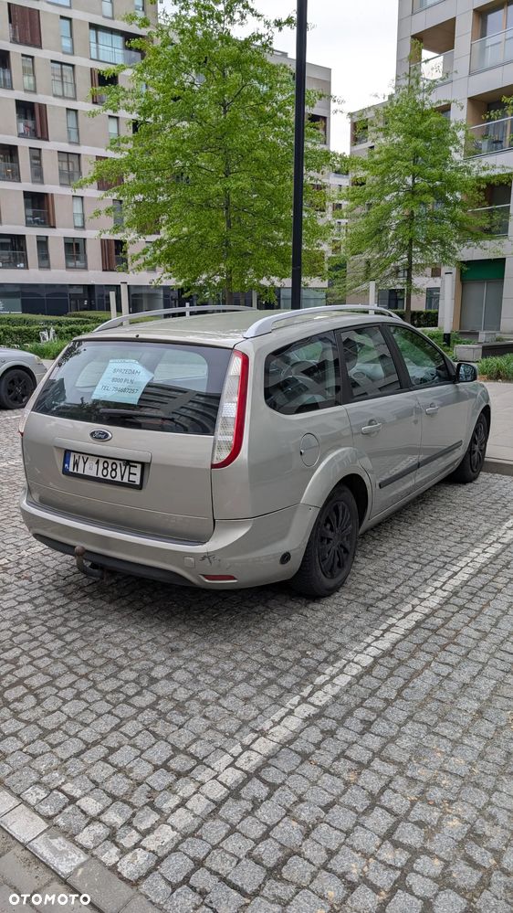 Ford Focus SW - 8