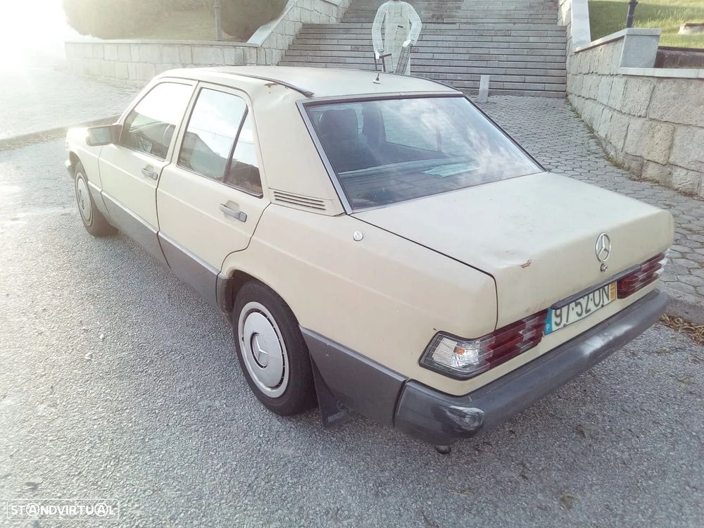 Mercedes-Benz 190 D 2.5 - 6