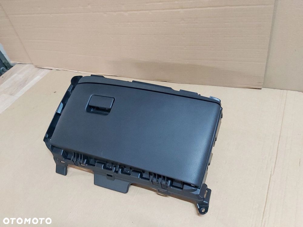 Toyota Yaris IV schowek deski 55550-K0030 - 3