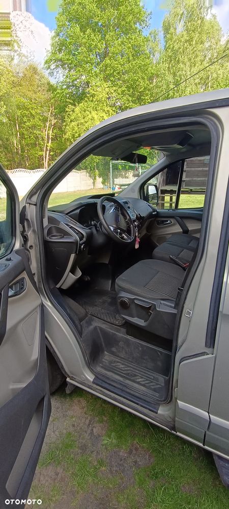 Ford Tourneo Custom - 30