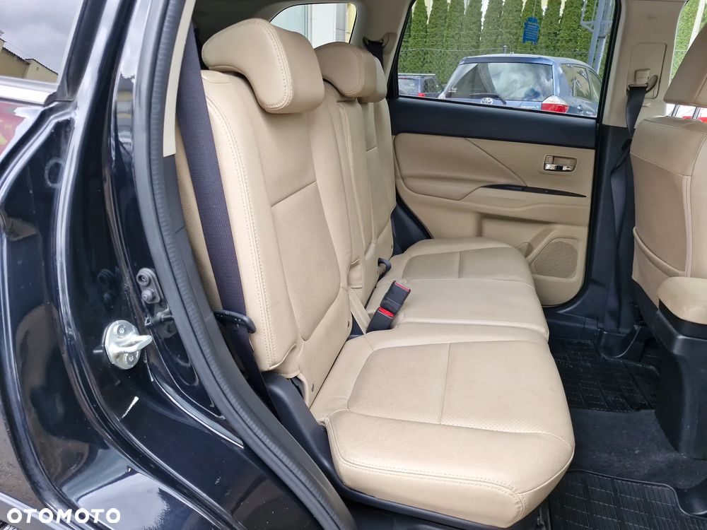 Mitsubishi Outlander - 16