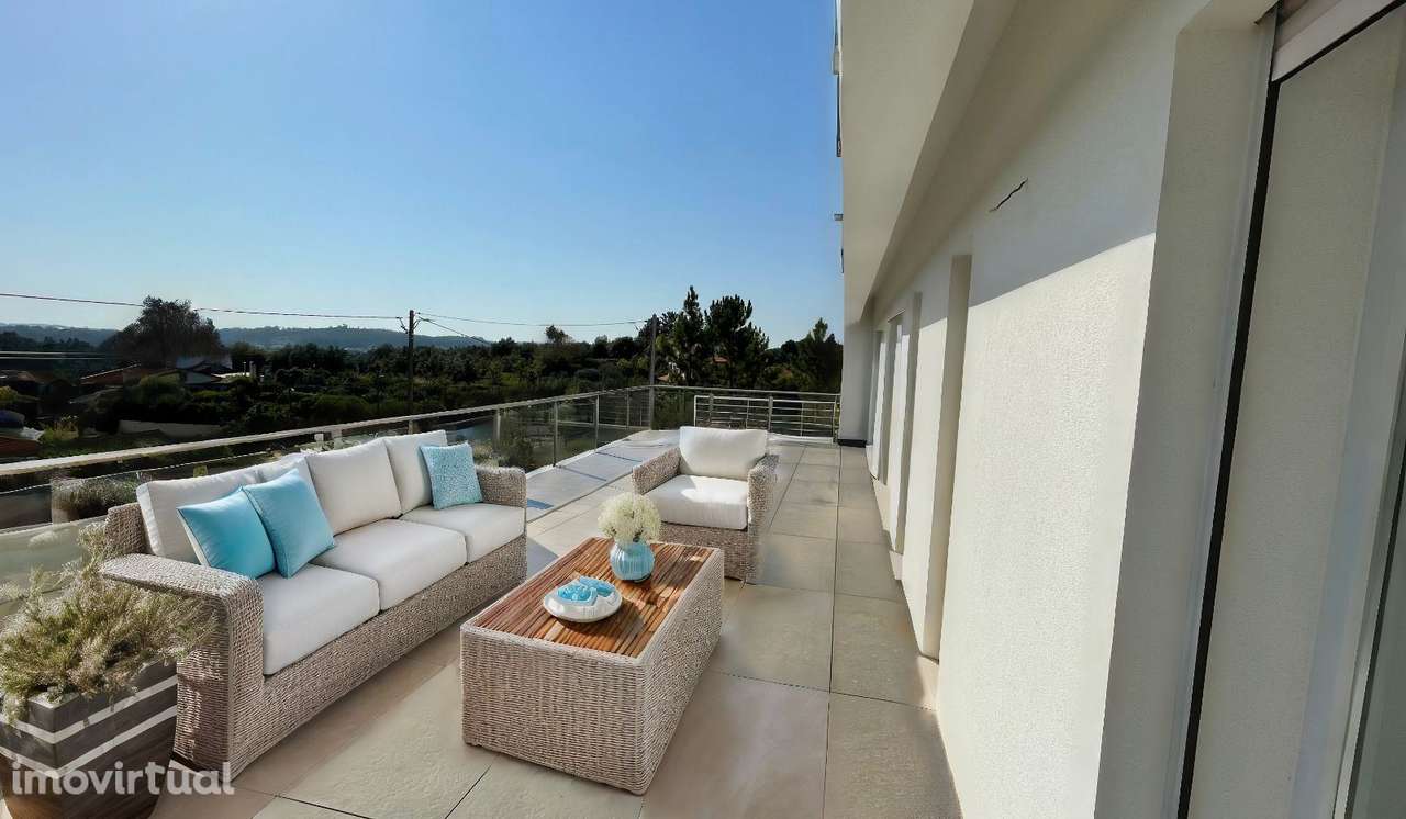 Moradia T3+1  com garagem, terraços e lote de terreno. Junto a Coimbra - Grande imagem: 2/25