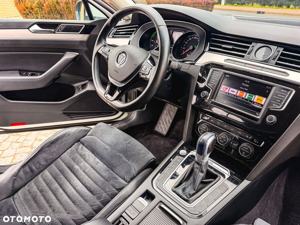 Volkswagen Passat - 8