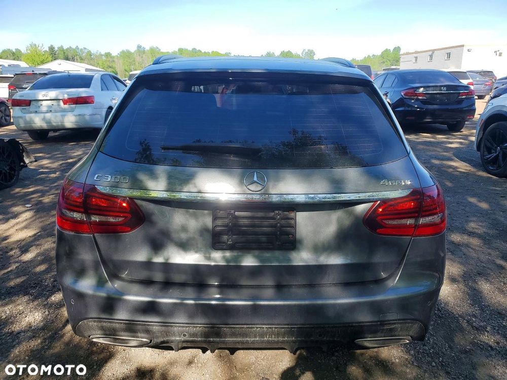 Mercedes-Benz Klasa C 300 4Matic 9G-TRONIC AMG Line - 3