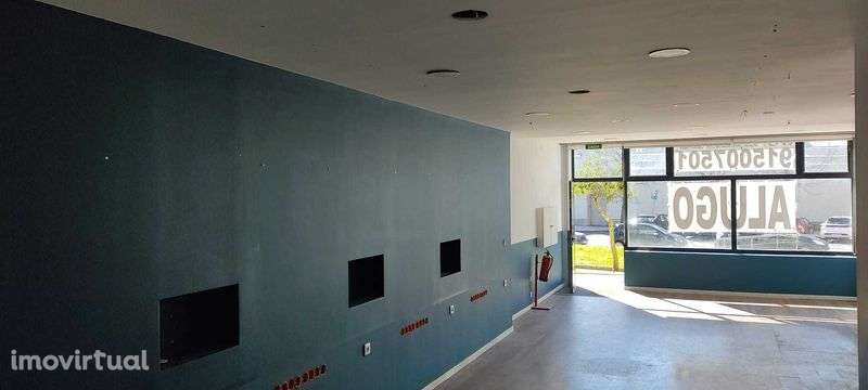 Loja Espetacular 2 montras na Avenida principal de Leça da Palmeira - Grande imagem: 3/7