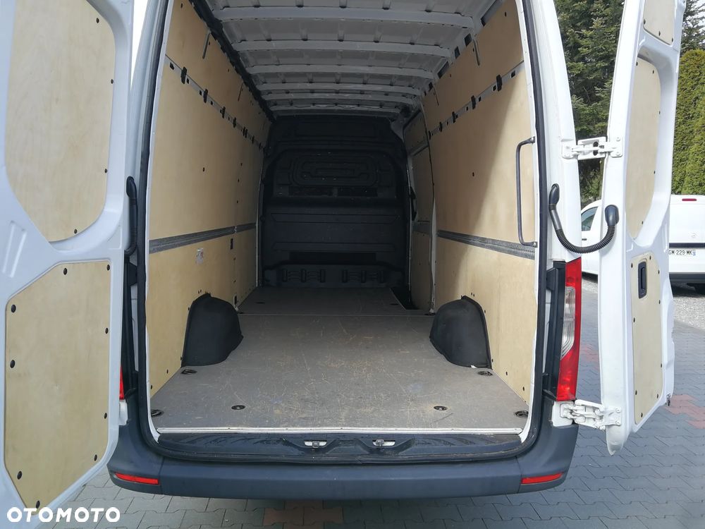 Mercedes-Benz Sprinter - 9