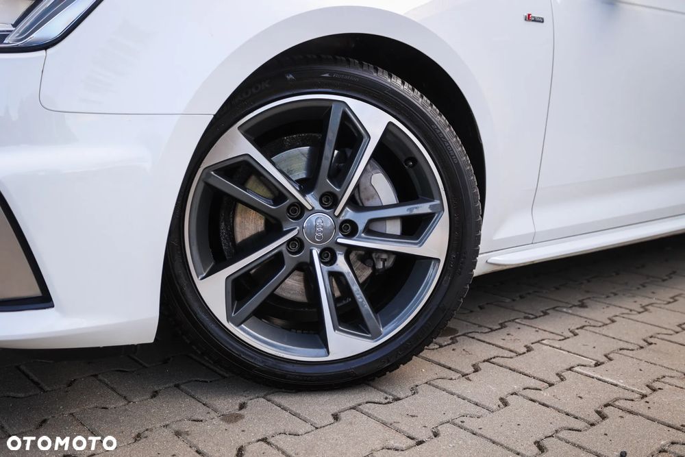 Audi A4 Avant 40 TDI quattro S tronic S line - 2