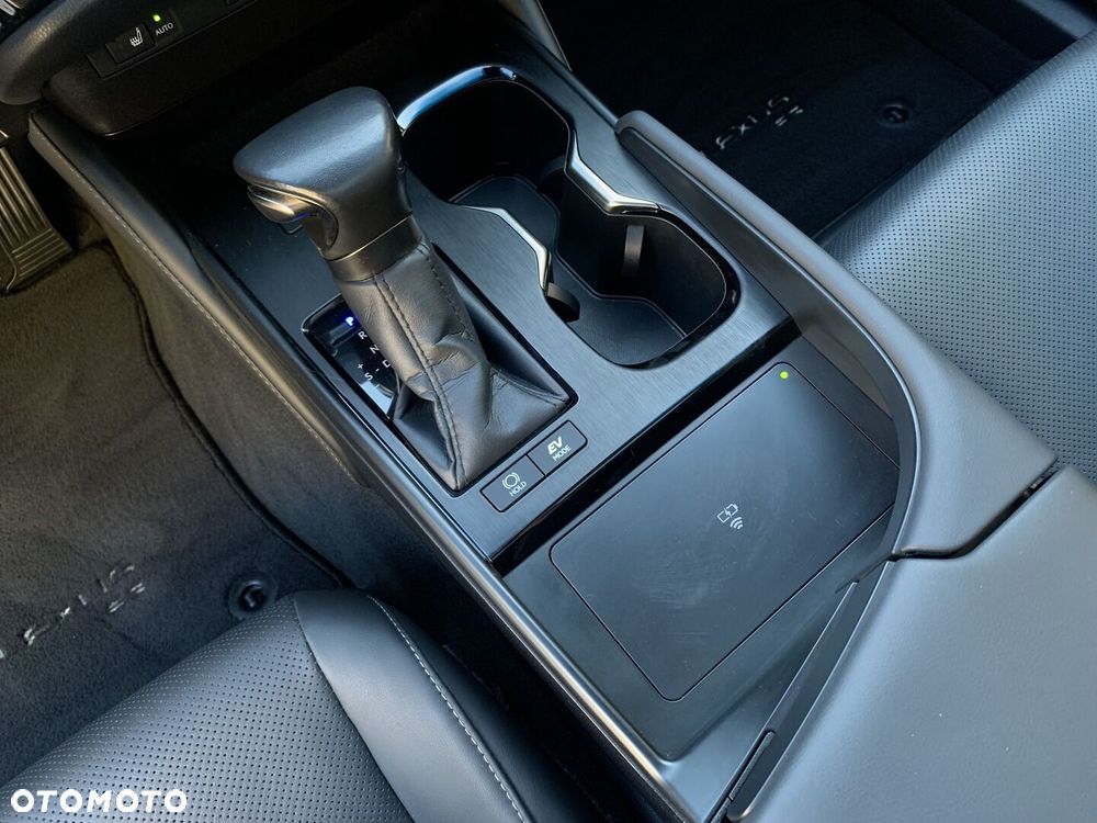 Lexus ES 300h Business Edition - 14