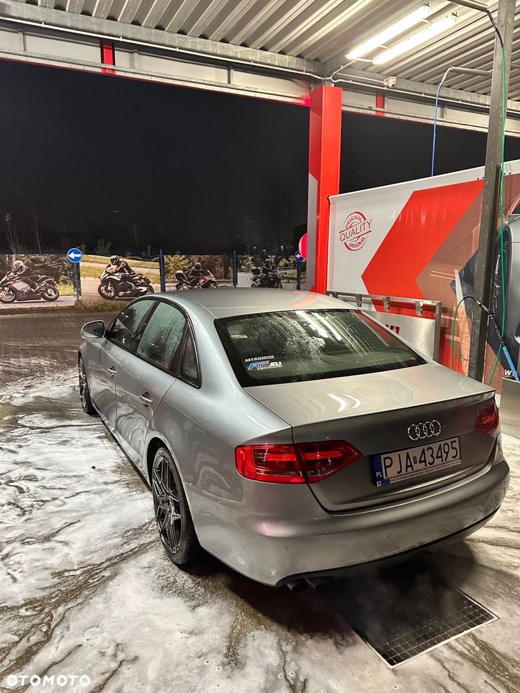 Audi A4 Limousine - 4