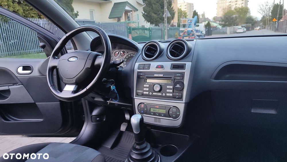 Ford Fiesta 1.4 Ghia - 20
