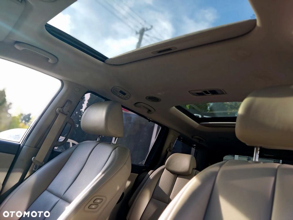 Kia Carnival - 25