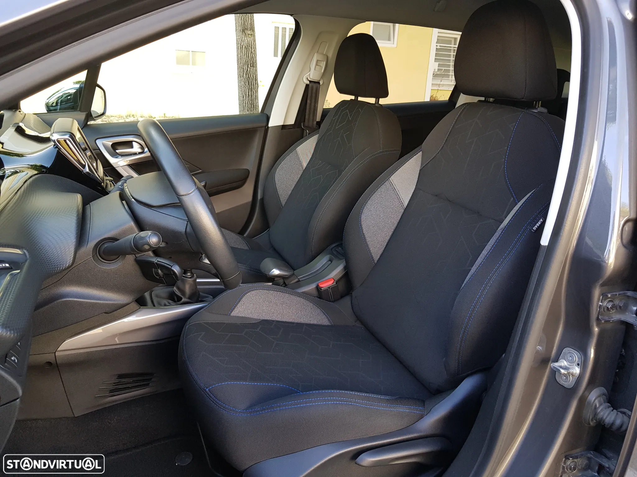 Peugeot 2008 1.5 BlueHDi Style - 29