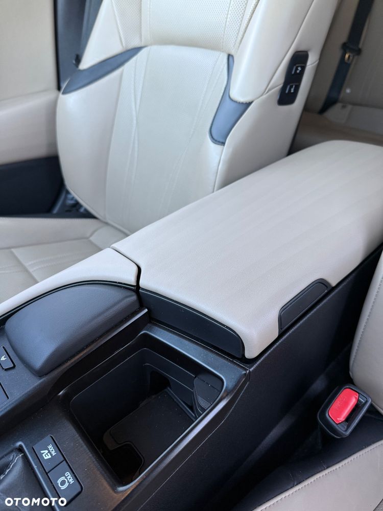 Lexus ES 300h Omotenashi - 11