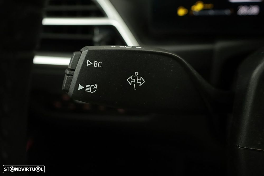 BMW 330 e Edição Desportiva M Auto - 17