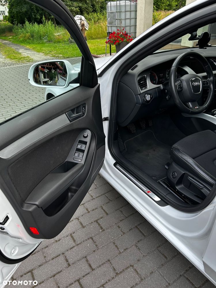 Audi A4 Avant 2.0 TDI Quattro Line - 12