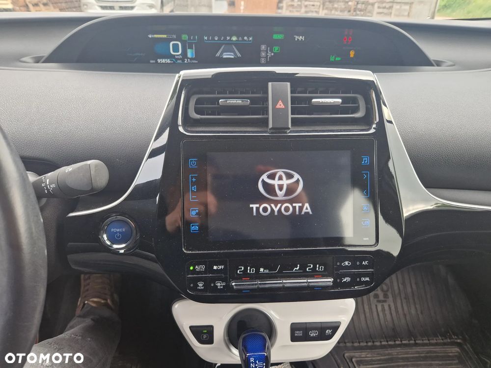 Toyota Prius Hybrid - 11