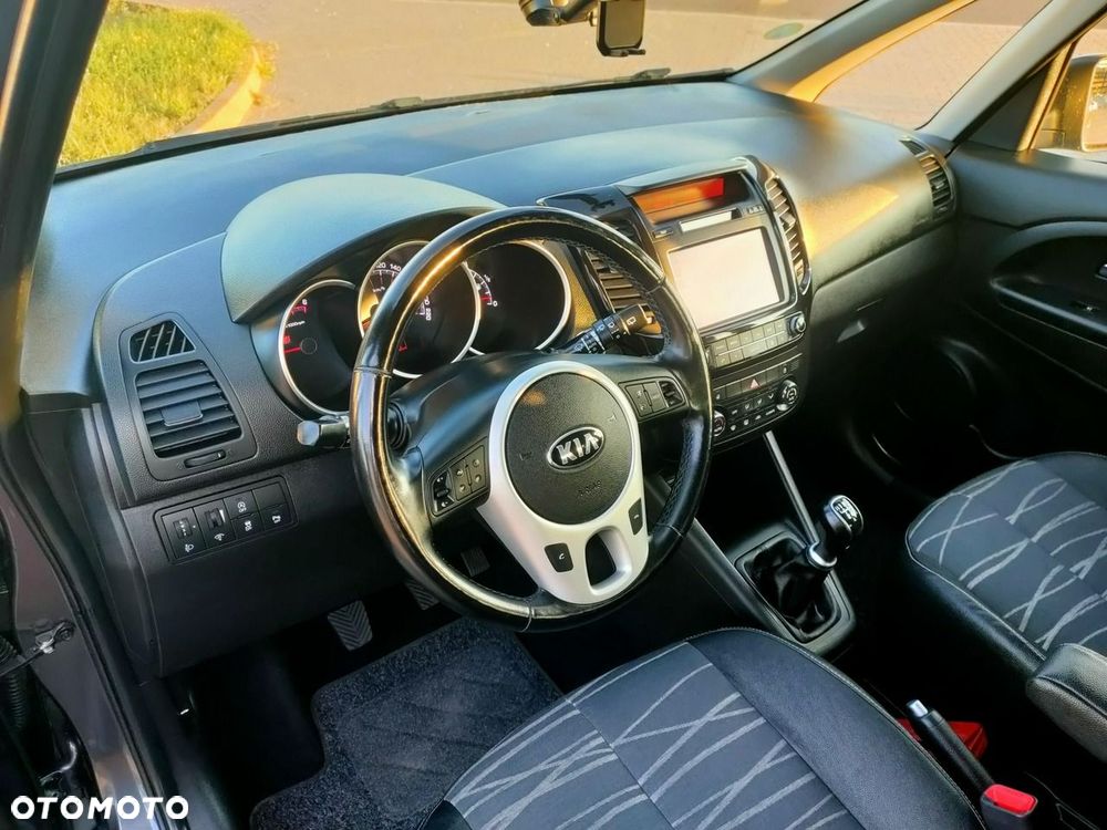 Kia Venga - 10