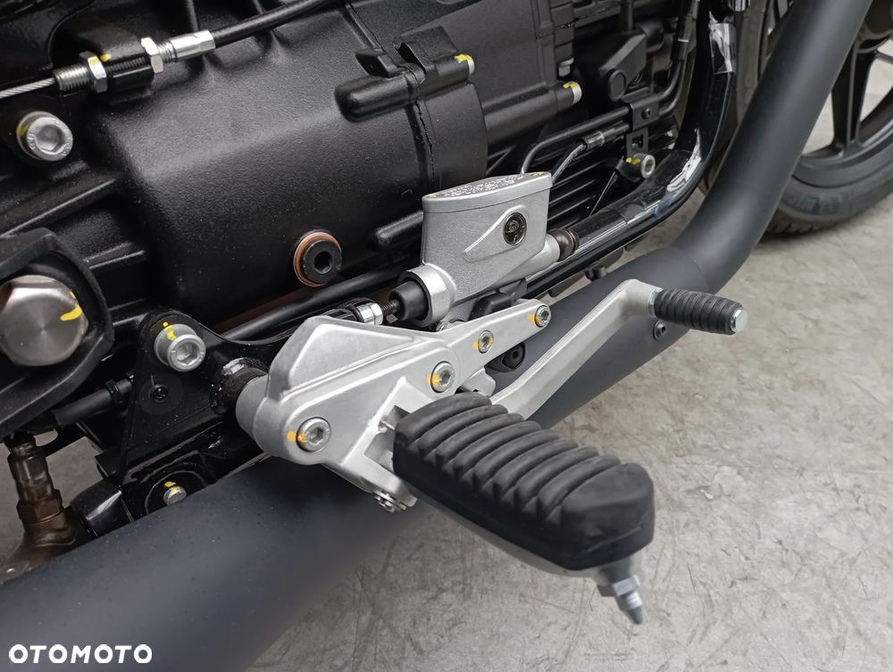 Moto Guzzi V7 - 12