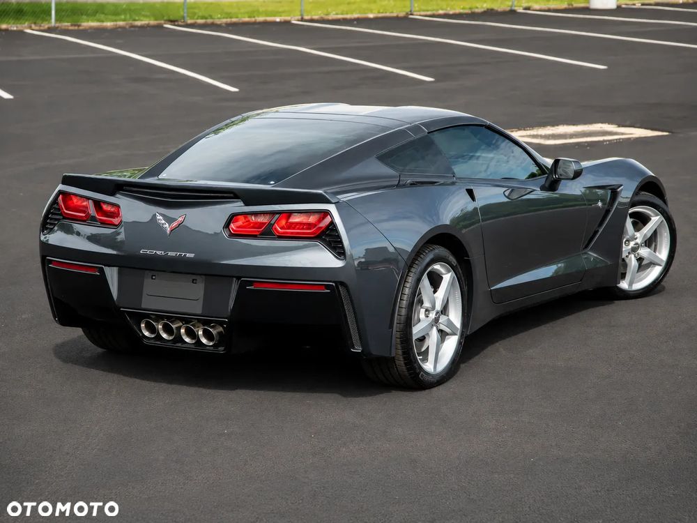 Chevrolet Corvette - 18