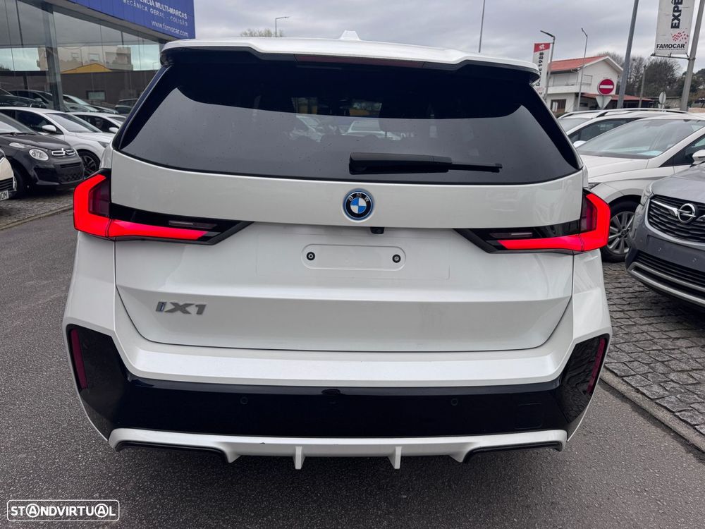 BMW iX1 xDrive30 M Sport Pack - 7