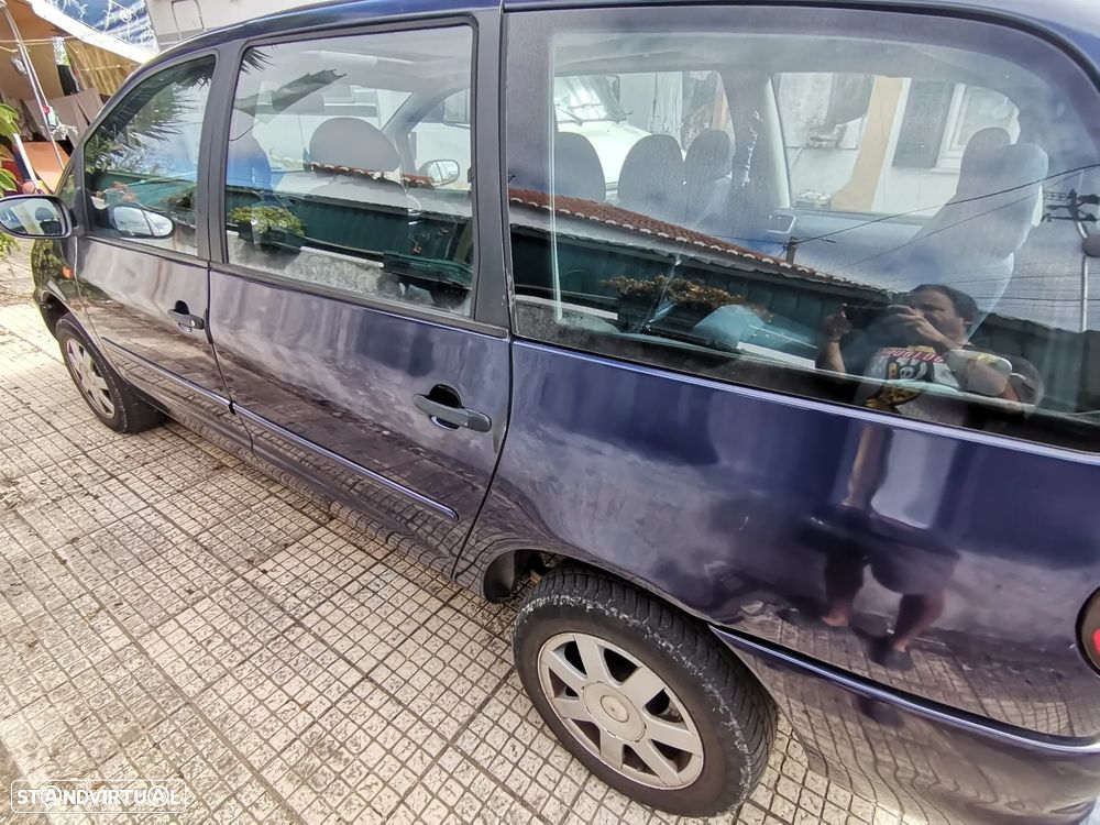 VW Sharan 1.9 TDi Confortline 7L - 8
