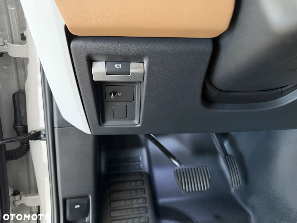Land Rover Defender - 23