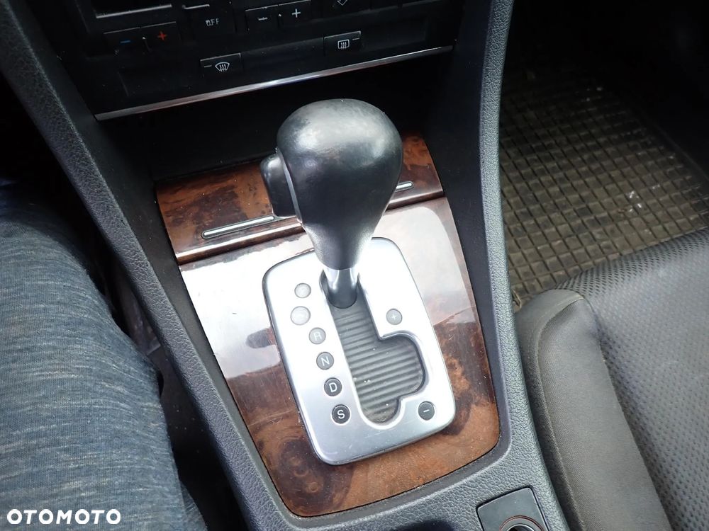 CZĘSĆI - Audi A4 B6 1,9TDI 130KM AVF AT AUTOMAT GJA KOMBI LAKIER LY7Q 2004r. INDEX - 9351 - 10