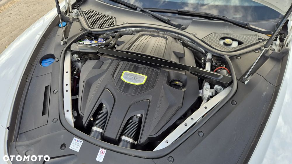 Porsche Panamera 4 E-Hybrid - 25