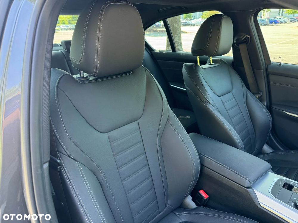 BMW Seria 3 330i xDrive Luxury Line - 25