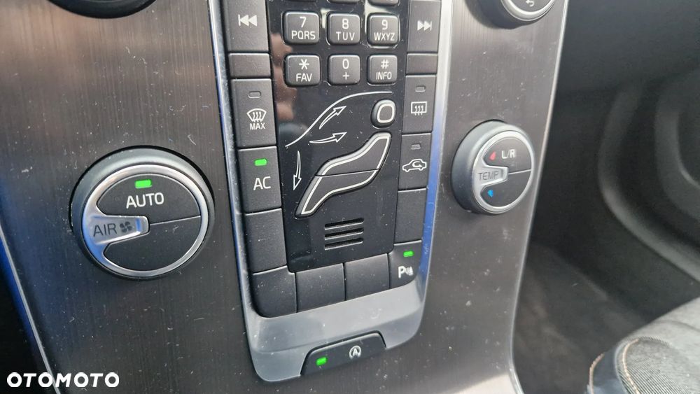 Volvo V40 Cross Country D2 Summum - 14