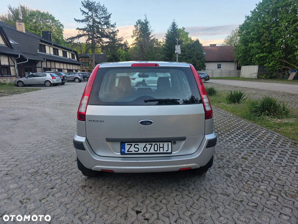 Ford Fusion 1.4 Ambiente - 4