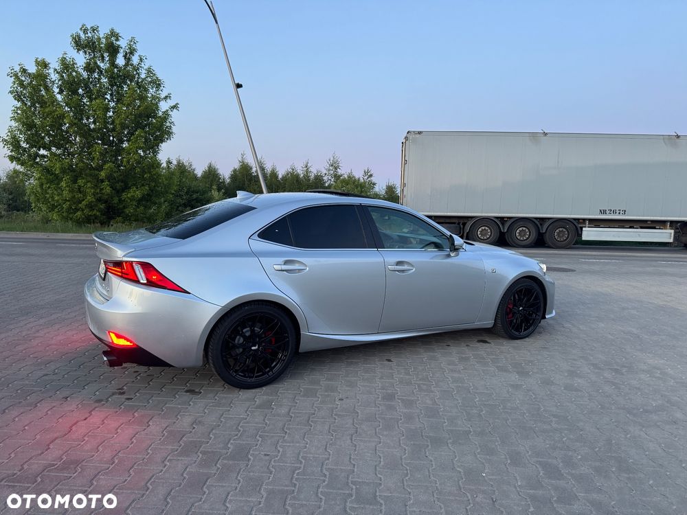 Lexus Inny - 33