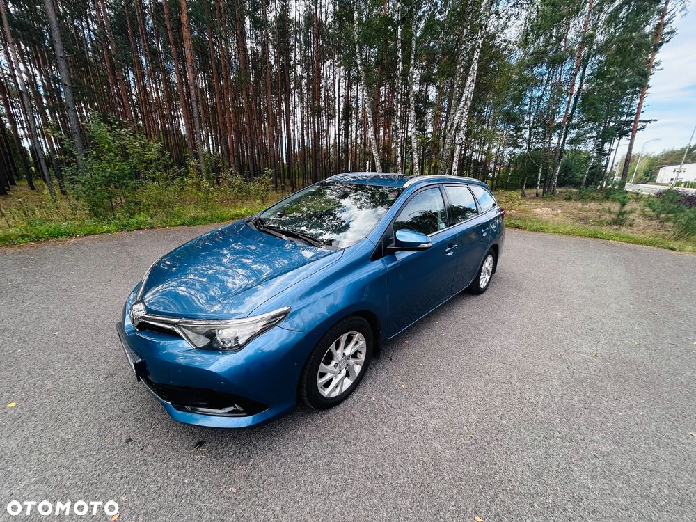 Toyota Auris 1.6 Premium - 1