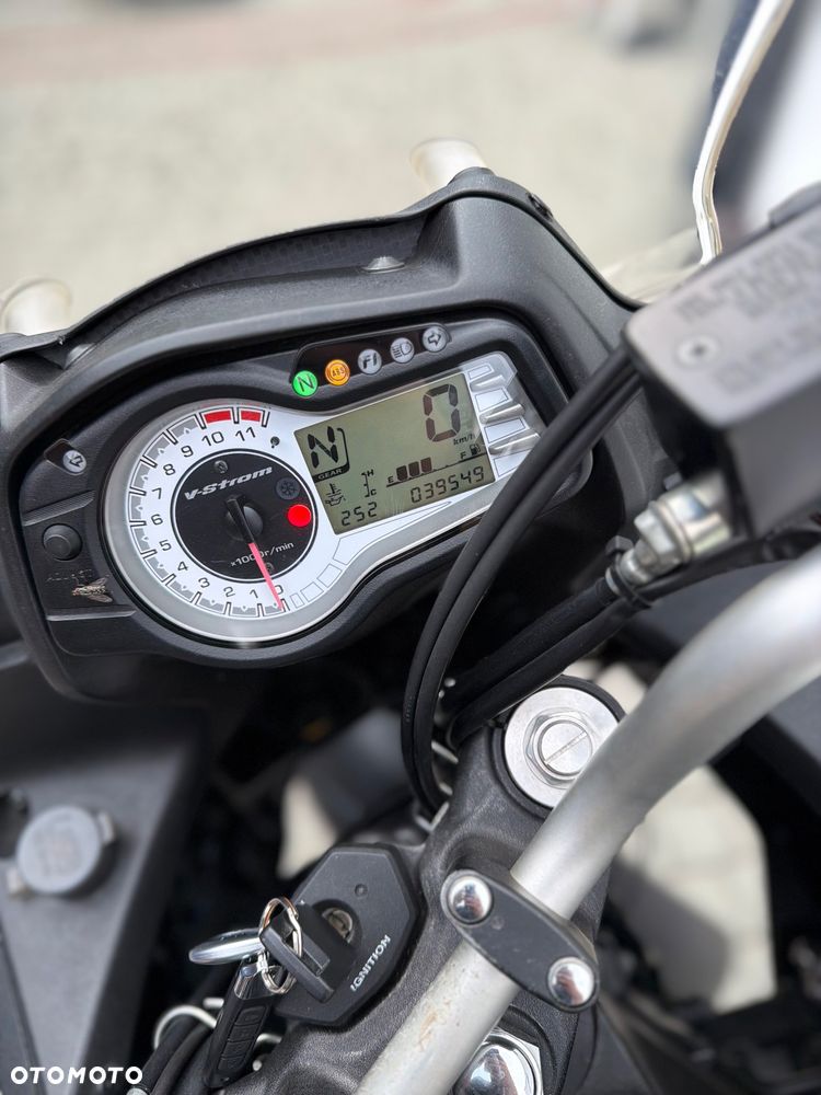 Suzuki V-STROM - 12