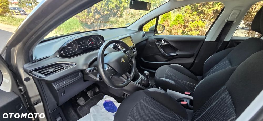 Peugeot 208 - 30
