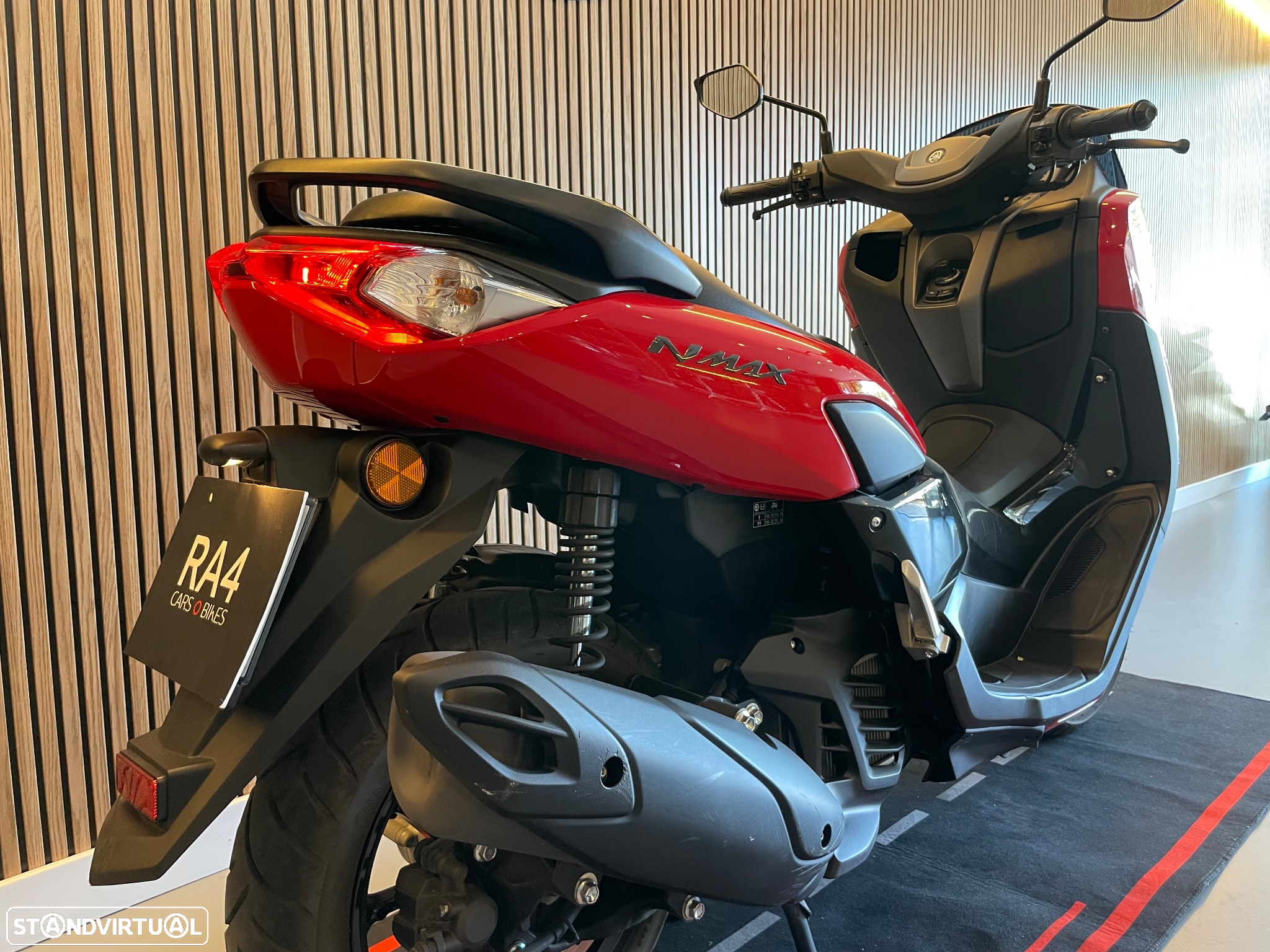 Yamaha NMAX - 18