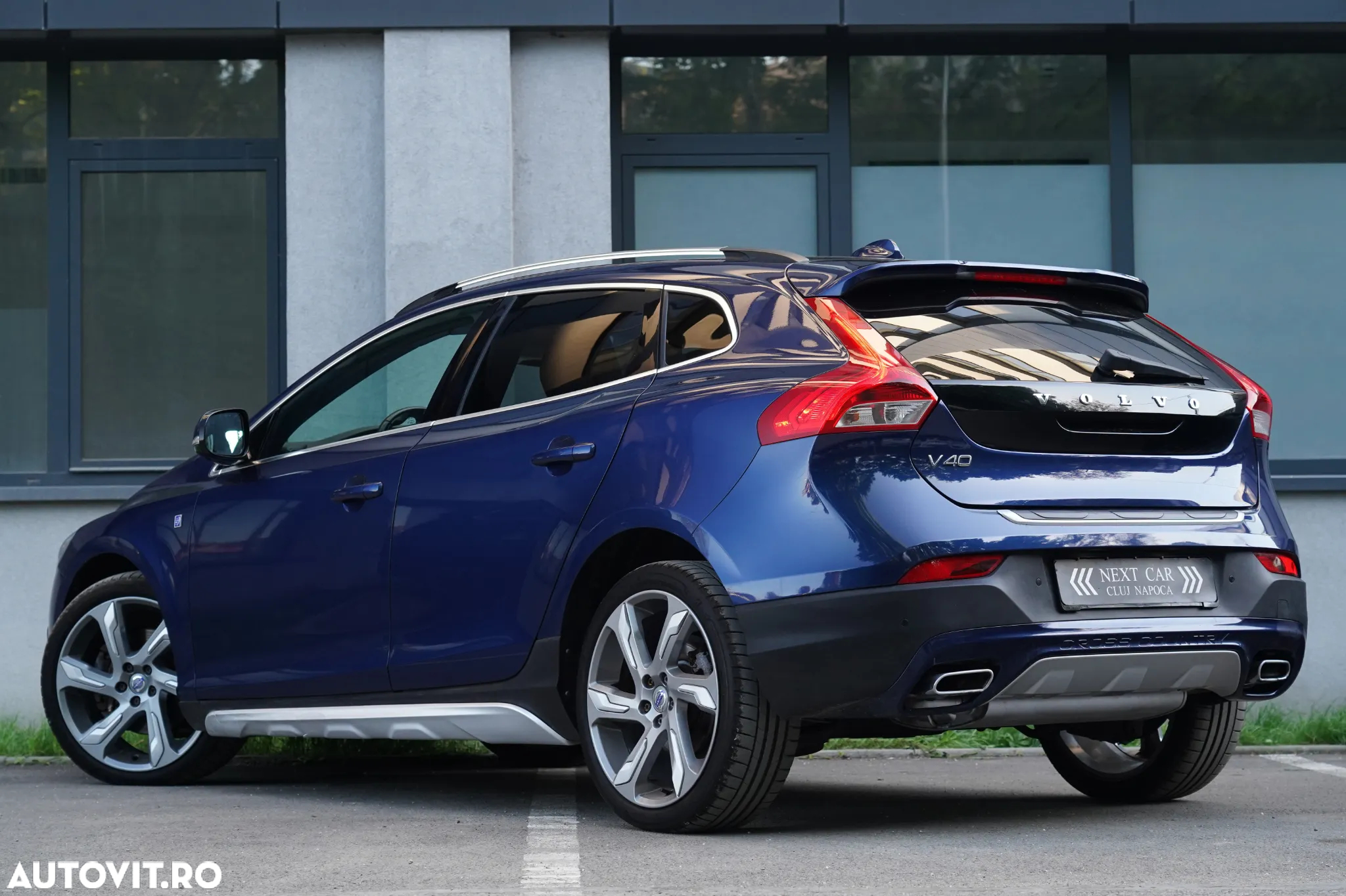 Volvo V40 Cross Country T5 AWD Geartronic Summum - 4