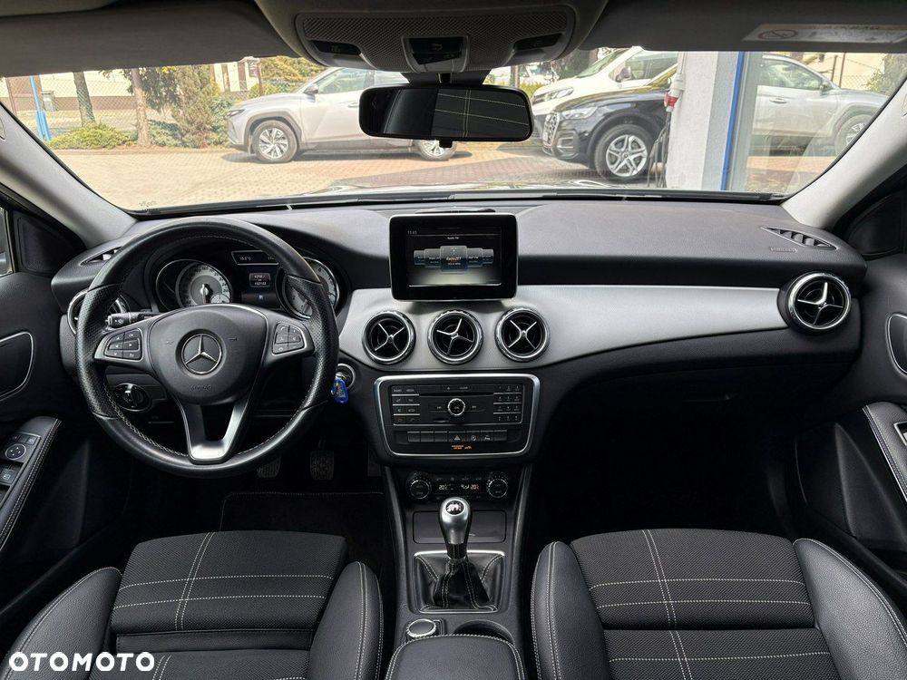 Mercedes-Benz GLA - 14