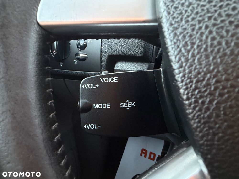 Ford Kuga 2.0 TDCi 2x4 Champions Edition - 28