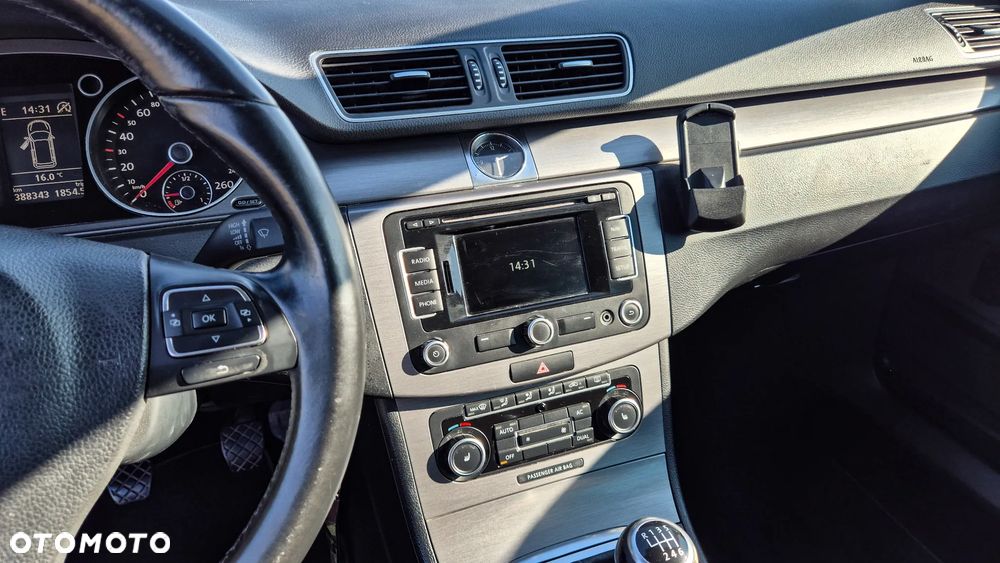 Volkswagen Passat - 8