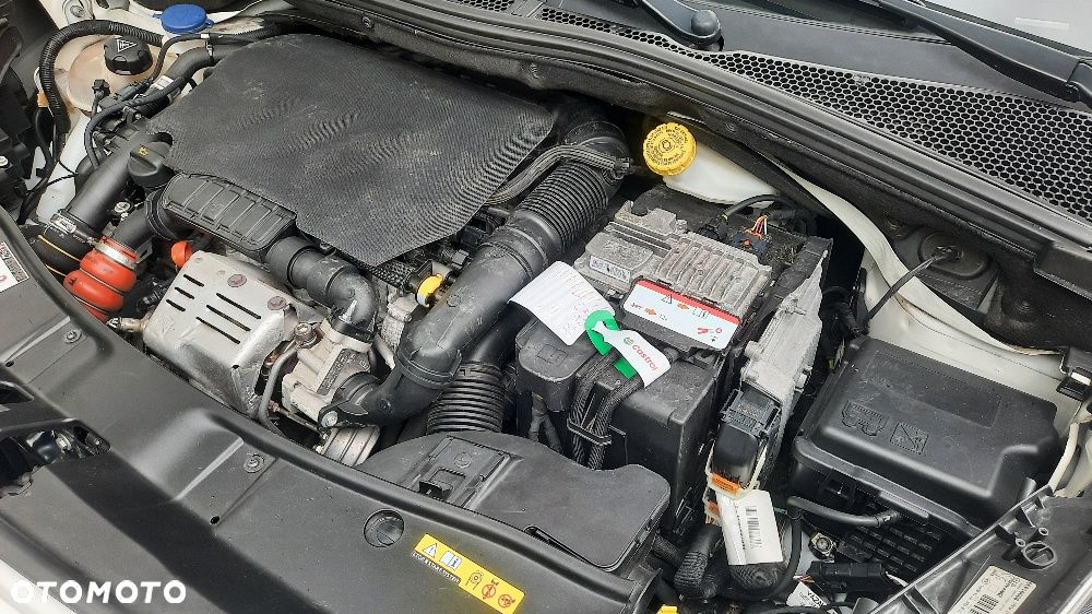 Peugeot 2008 1.2 Pure Tech Allure S&S - 20