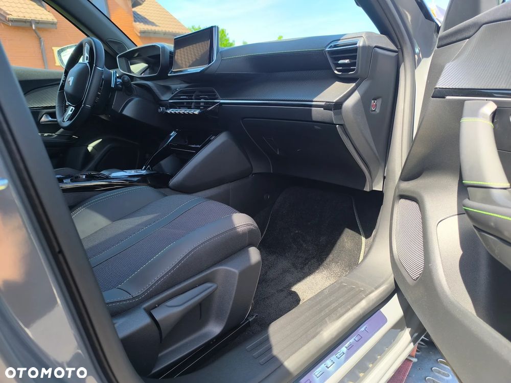 Peugeot 2008 Hybrid 136 e-DSC GT - 10