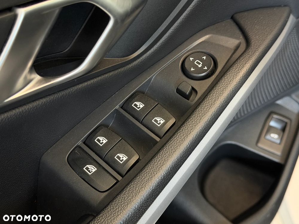 BMW Seria 3 318i Sport - 13