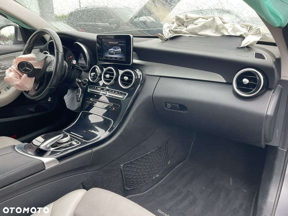 Mercedes-Benz Klasa C 400 4Matic 9G-TRONIC Avantgarde - 9
