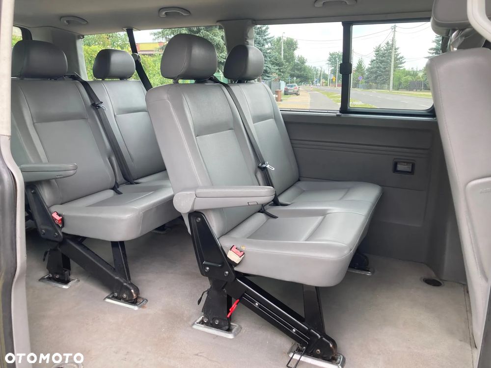 Volkswagen Caravelle - 9