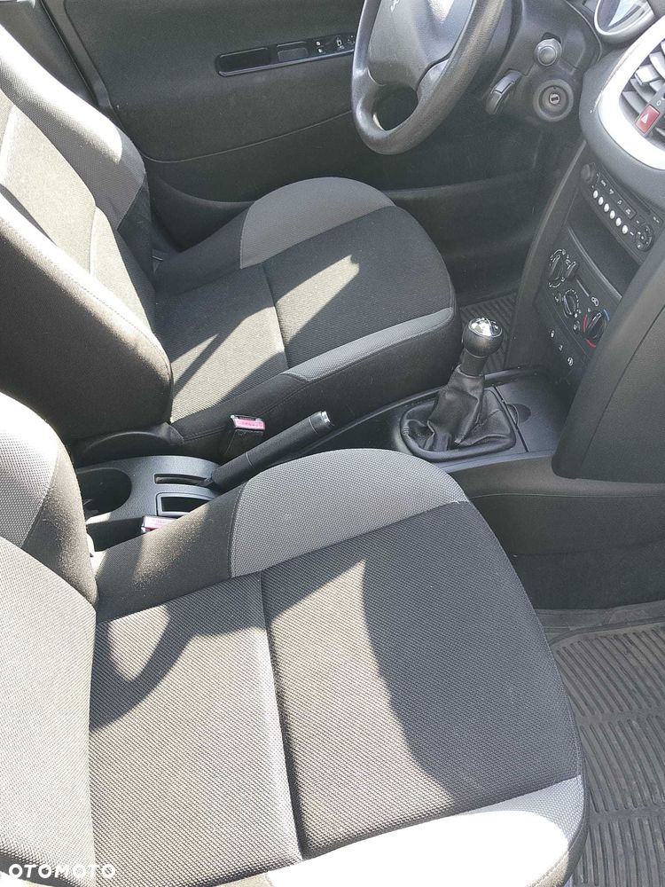 Peugeot 207 - 4