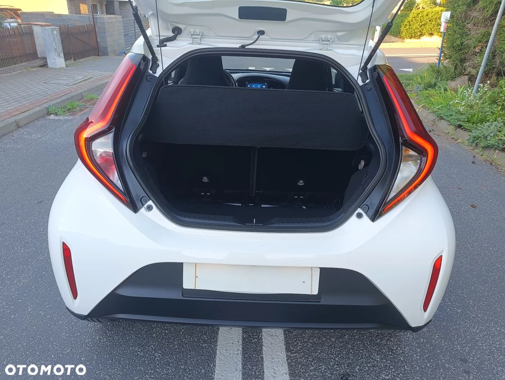 Toyota Aygo X S-CVT Air JBL - 15