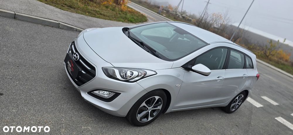 Hyundai i30 blue Kombi 1.4 YES Gold - 13