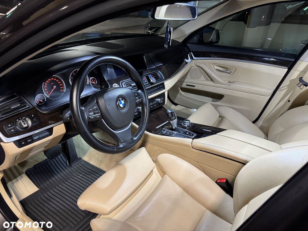 BMW Seria 5 528i xDrive Modern Line - 12