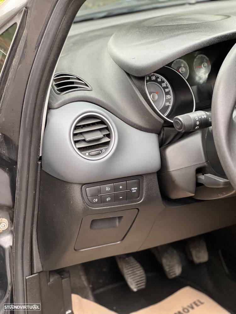 Fiat Punto 1.2 Lounge S&S - 11